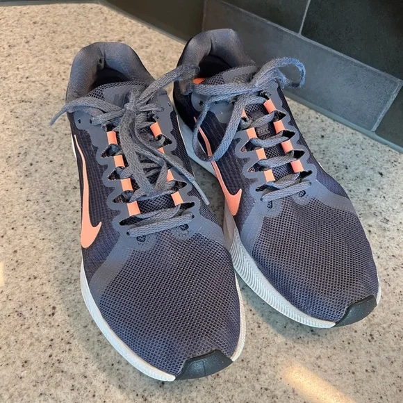 Nike Shoes Ladies Size 7 - Picture 2 of 10